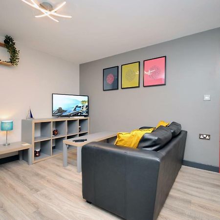 Stone'S Throw City Centre - Tv In Every Bedroom! 스완지 외부 사진