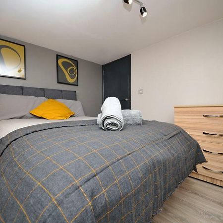 Stone'S Throw City Centre - Tv In Every Bedroom! 스완지 외부 사진