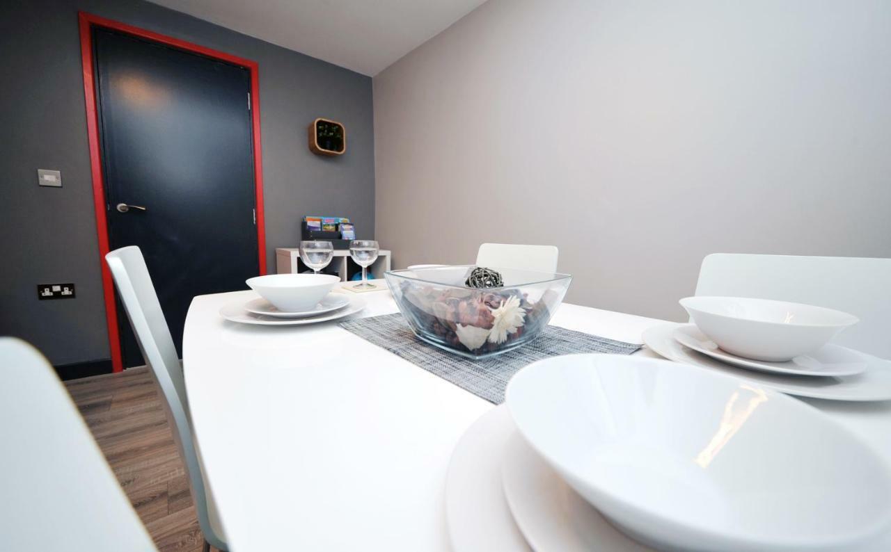 Stone'S Throw City Centre - Tv In Every Bedroom! 스완지 외부 사진