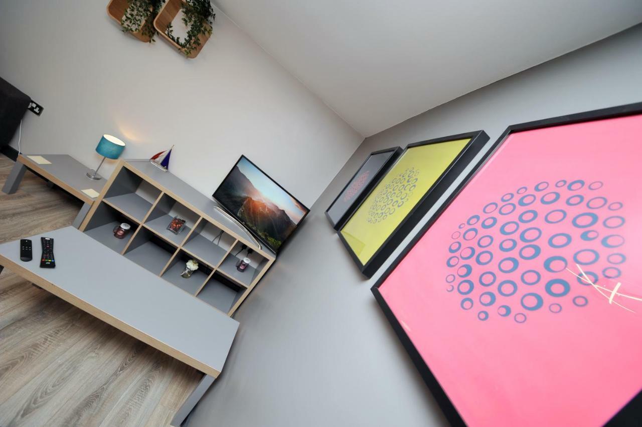 Stone'S Throw City Centre - Tv In Every Bedroom! 스완지 외부 사진