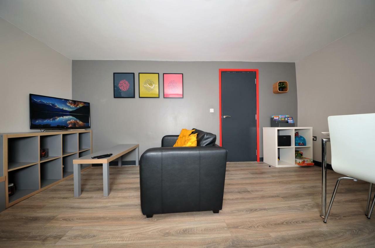 Stone'S Throw City Centre - Tv In Every Bedroom! 스완지 외부 사진