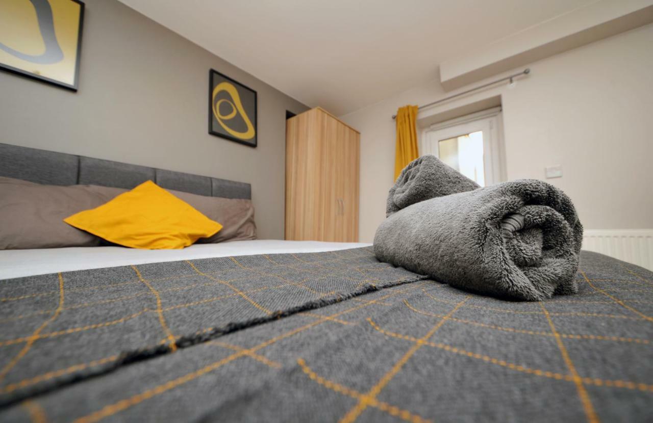 Stone'S Throw City Centre - Tv In Every Bedroom! 스완지 외부 사진